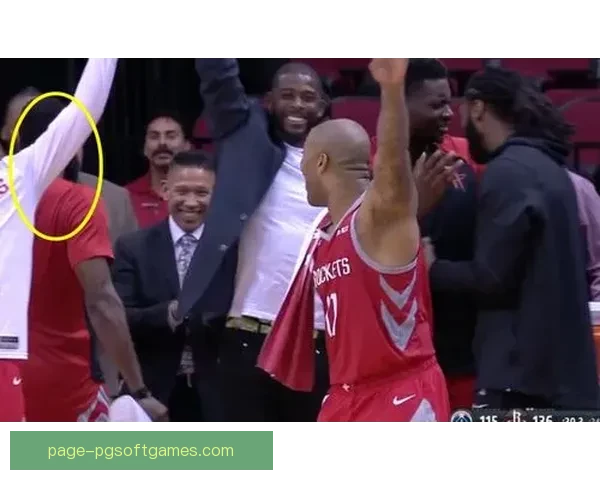 橄榄球比赛出现重大转折，引发球迷热议